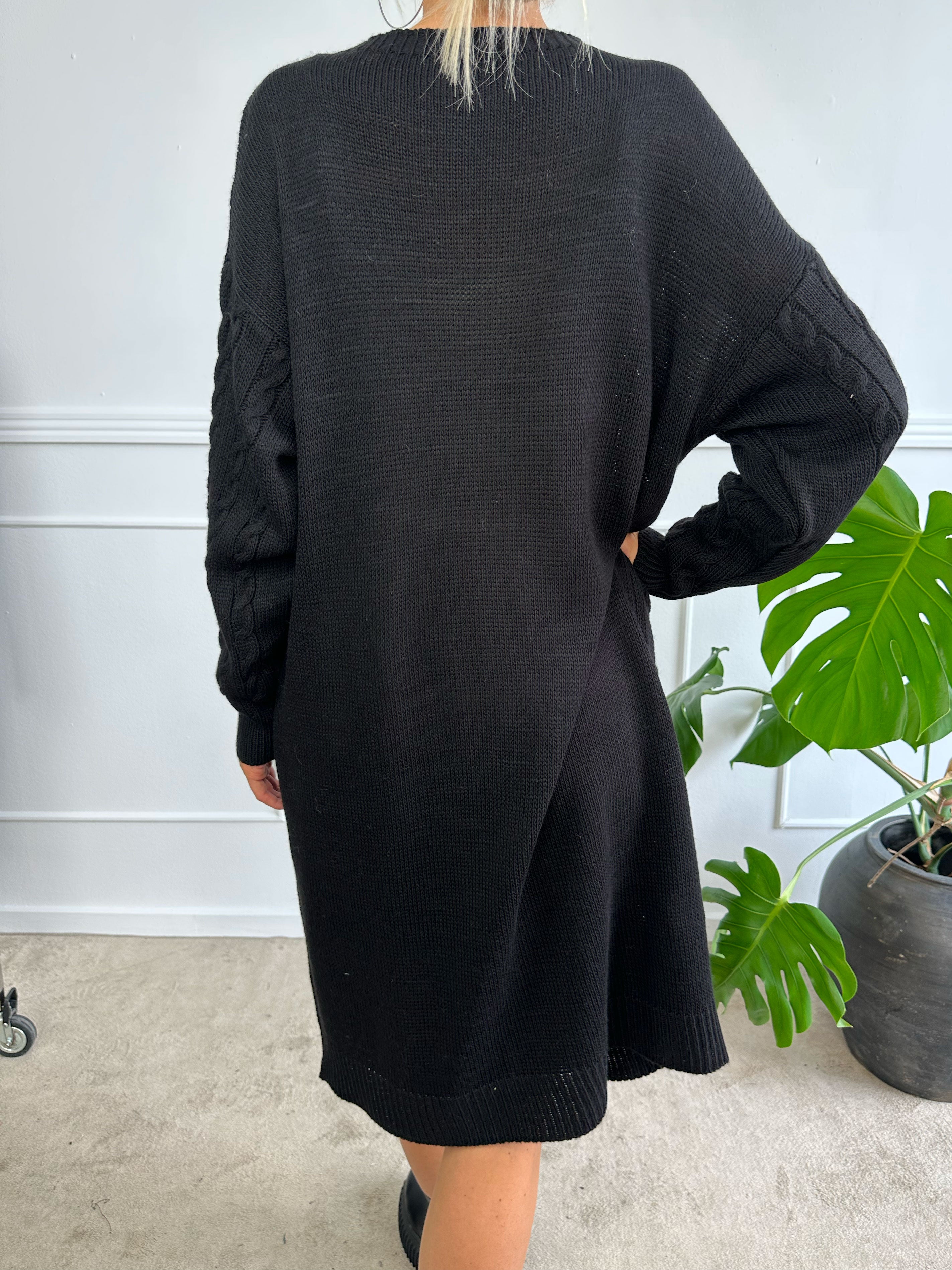 Karolina - Lång klänning med kabelstickning